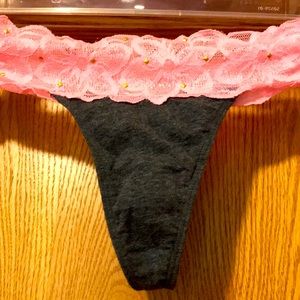 New PINK Victoria’s Secret gray coral lace trim low rise thong panty panties L